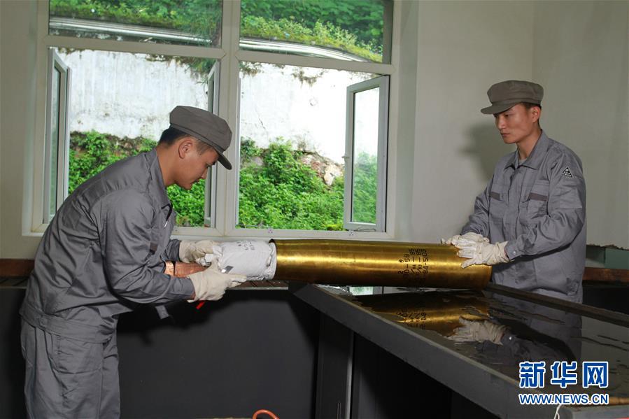 （在習近平強軍思想指引下&middot;我們在戰(zhàn)位報告&middot;圖文互動）（2）牢記統(tǒng)帥囑托  做刀尖上的舞者&mdash;&mdash;記聯勤保障部隊某報廢武器彈藥銷毀站參謀長陳雪禮