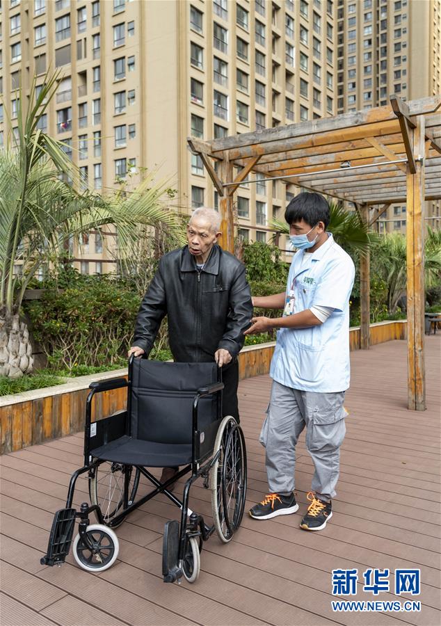 （五中全會精神在基層&middot;圖文互動）（1）許你一個暖暖的&ldquo;人生秋天&rdquo;&mdash;&mdash;看&ldquo;春城&rdquo;這座小樓如何盤活養(yǎng)老事業(yè)