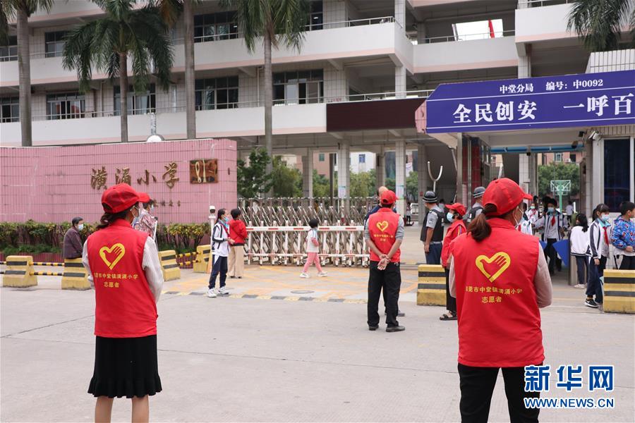 （全面建成小康社會(huì)&ldquo;百城千縣萬村調(diào)研行&rdquo;&middot;圖文互動(dòng)）（1）產(chǎn)業(yè)強(qiáng)起來 精神富起來&mdash;&mdash;廣東潢涌&ldquo;落后地&rdquo;變&ldquo;明星村&rdquo;的小康之路