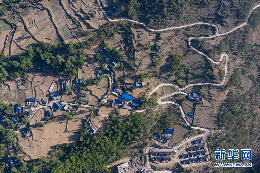 （代表委員履職）（2）全國(guó)人大代表吉克石烏：創(chuàng)建&ldquo;四好&rdquo;挑起脫貧大梁