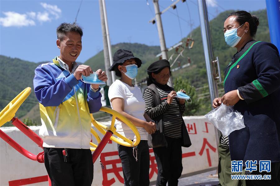 （代表委員履職）（5）全國人大代表吉克石烏：創(chuàng)建&ldquo;四好&rdquo;挑起脫貧大梁