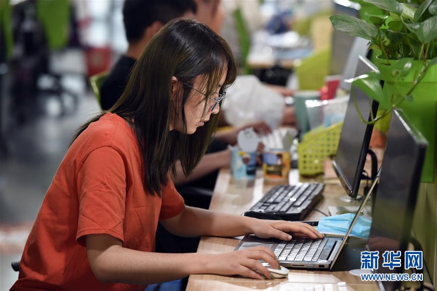 (新華全媒頭條·兩會(huì)特別報(bào)道)(3)攻堅(jiān)克難贏未來——從政府工作報(bào)告看2020年中國(guó)發(fā)展走向