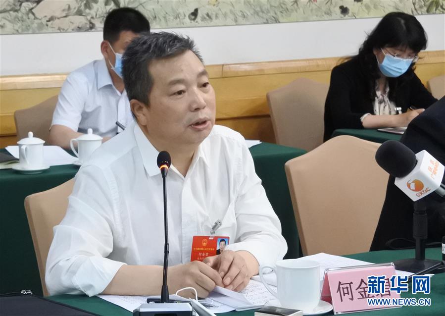 （兩會(huì)&middot;熱點(diǎn)畫報(bào)）（5）代表委員建言統(tǒng)籌做好經(jīng)濟(jì)社會(huì)發(fā)展工作