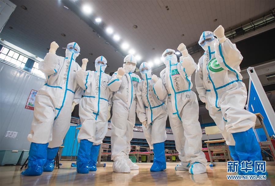 （新華全媒頭條&middot;圖文互動(dòng)）（1）從人民中汲取磅礴力量&mdash;&mdash;習(xí)近平總書(shū)記同出席2020年全國(guó)兩會(huì)人大代表、政協(xié)委員共商國(guó)是紀(jì)實(shí)