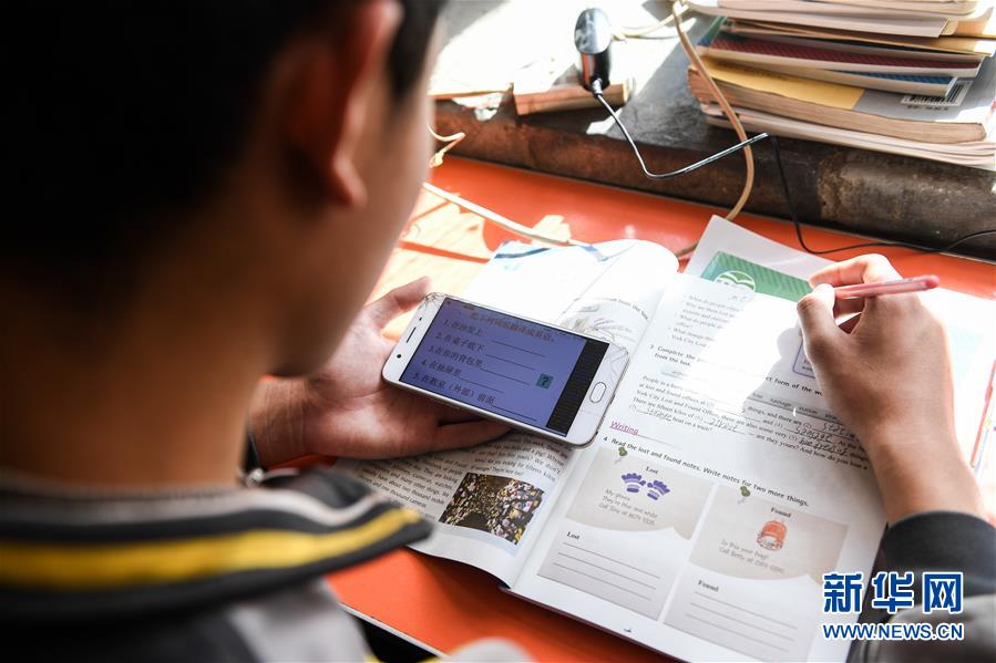 （新華全媒頭條&middot;圖文互動(dòng)）（21）從人民中汲取磅礴力量&mdash;&mdash;習(xí)近平總書(shū)記同出席2020年全國(guó)兩會(huì)人大代表、政協(xié)委員共商國(guó)是紀(jì)實(shí)