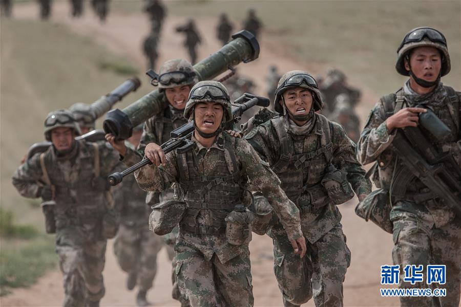 （新華全媒頭條&middot;圖文互動(dòng)）（13）沿著中國(guó)特色強(qiáng)軍之路闊步前進(jìn)&mdash;&mdash;黨中央、中央軍委領(lǐng)導(dǎo)推進(jìn)國(guó)防和軍隊(duì)建設(shè)70年紀(jì)實(shí)