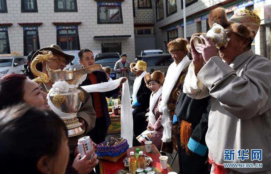 （兩會前夕看落實&middot;圖文互動）（4）格?；ㄩ_ 幸福路寬&mdash;&mdash;西藏落實習近平總書記全國兩會重要講話精神紀實