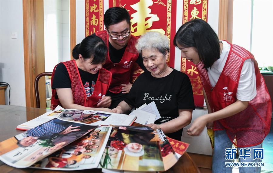 （新華全媒頭條&middot;圖文互動）（1）凝心鑄師魂　立德育新人&mdash;&mdash;以習近平同志為核心的黨中央關心教師隊伍建設紀實