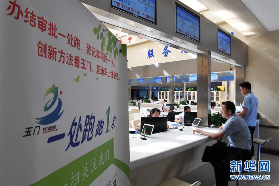 (新華全媒頭條·圖文互動(dòng))(3)開(kāi)啟法治中國(guó)新時(shí)代——以習(xí)近平同志為核心的黨中央推進(jìn)全面依法治國(guó)紀(jì)實(shí)