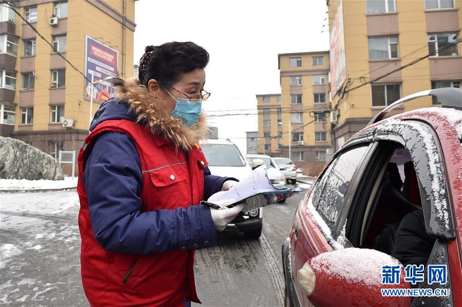 （習(xí)近平致敬的戰(zhàn)&ldquo;疫&rdquo;英雄&middot;社區(qū)工作者篇&middot;圖文互動）（1）他們，堅守一線戰(zhàn)風(fēng)雨