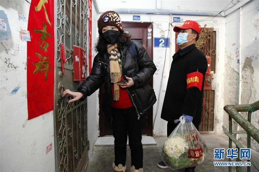 （習(xí)近平致敬的戰(zhàn)&ldquo;疫&rdquo;英雄&middot;社區(qū)工作者篇&middot;圖文互動）（6）他們，堅守一線戰(zhàn)風(fēng)雨