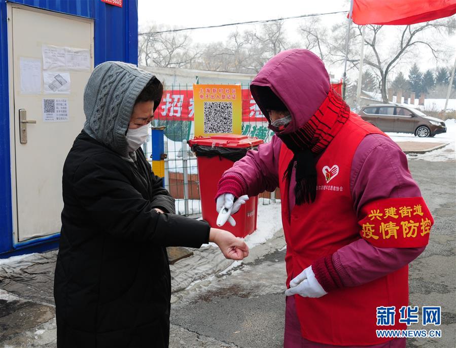 （習近平致敬的戰(zhàn)&ldquo;疫&rdquo;英雄&middot;志愿者篇&middot;圖文互動）（5）他們，微光成炬照征程