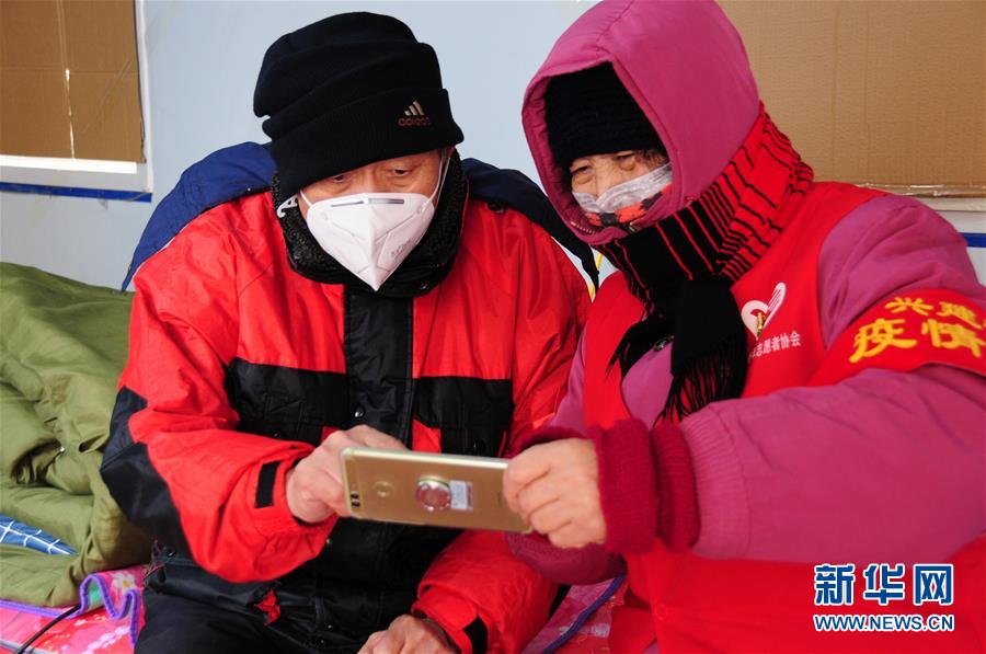 （習近平致敬的戰(zhàn)&ldquo;疫&rdquo;英雄&middot;志愿者篇&middot;圖文互動）（9）他們，微光成炬照征程