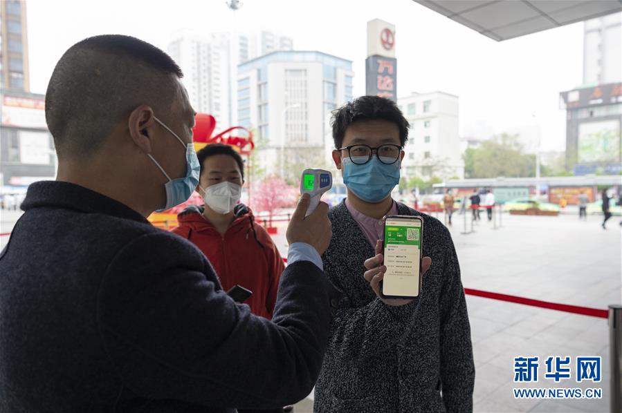 （在習近平新時代中國特色社會主義思想指引下&mdash;&mdash;新時代新作為新篇章&middot;習近平總書記關(guān)切事&middot;圖文互動）（6）讓城市更聰明　讓經(jīng)濟更智慧&mdash;&mdash;各地加快形成數(shù)字新動能促經(jīng)濟社會行穩(wěn)致遠