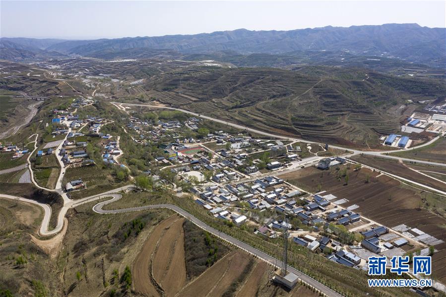 （新華全媒頭條&middot;圖文互動(dòng)）（4）初夏，循著總書記的腳步探訪產(chǎn)業(yè)扶貧新事