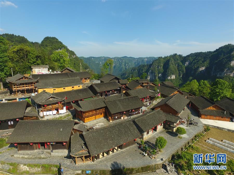 （新華全媒頭條&middot;圖文互動(dòng)）（6）初夏，循著總書記的腳步探訪產(chǎn)業(yè)扶貧新事