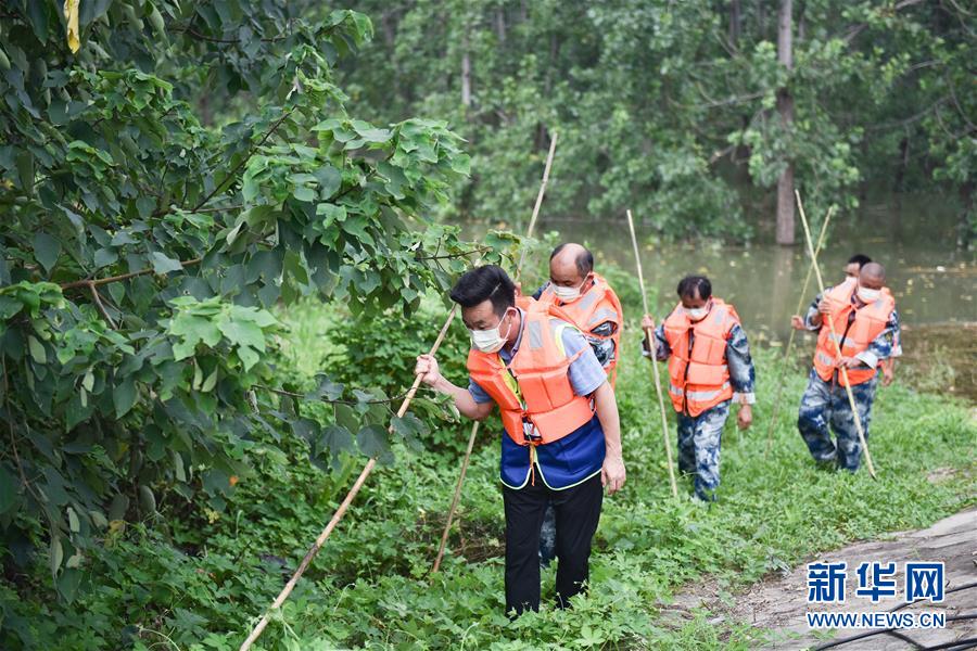 （在習近平新時代中國特色社會主義思想指引下&mdash;&mdash;新時代新作為新篇章&middot;習近平總書記關(guān)切事&middot;圖文互動）（2）戰(zhàn)疫魔,斗洪魔&mdash;&mdash;湖北全力應對防疫、防汛疊加&ldquo;雙考&rdquo;