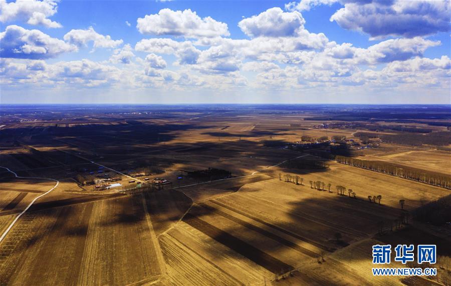 （在習(xí)近平新時代中國特色社會主義思想指引下&mdash;&mdash;新時代新作為新篇章&middot;習(xí)近平總書記關(guān)切事&middot;圖文互動）（2）讓百姓吃得飽還要吃得好&mdash;&mdash;夯實糧食安全基礎(chǔ)端牢中國飯碗