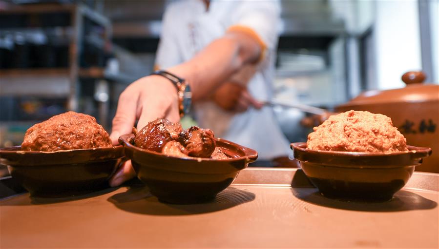 （在習(xí)近平新時(shí)代中國(guó)特色社會(huì)主義思想指引下&mdash;&mdash;新時(shí)代新作為新篇章&middot;習(xí)近平總書記關(guān)切事&middot;圖文互動(dòng)）（2）讓&ldquo;舌尖上的節(jié)約&rdquo;成為習(xí)慣&mdash;&mdash;全社會(huì)營(yíng)造浪費(fèi)可恥、節(jié)約為榮的氛圍掃描