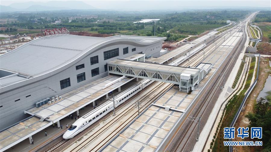 (在習(xí)近平新時(shí)代中國(guó)特色社會(huì)主義思想指引下——新時(shí)代新作為新篇章·習(xí)近平總書(shū)記關(guān)切事·圖文互動(dòng))(3)長(zhǎng)三角的新答卷——“十三五”收官之年的長(zhǎng)三角一體化新故事