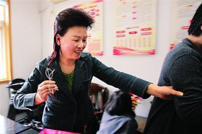 梁慧麗自己帶頭干，身邊人從跟著干到搶著干