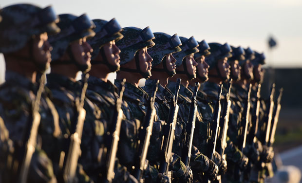 沙場今點(diǎn)兵！習(xí)近平檢閱部隊(duì)