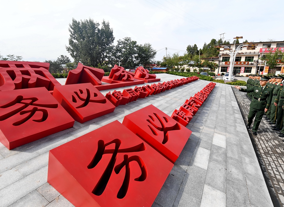 全面從嚴(yán)治黨，以更高能力和水平引領(lǐng)新時(shí)代