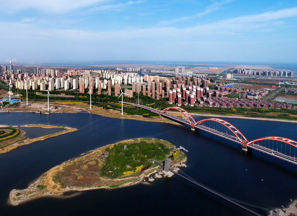 銳意進(jìn)取，埋頭苦干，向著偉大目標(biāo)奮力前行