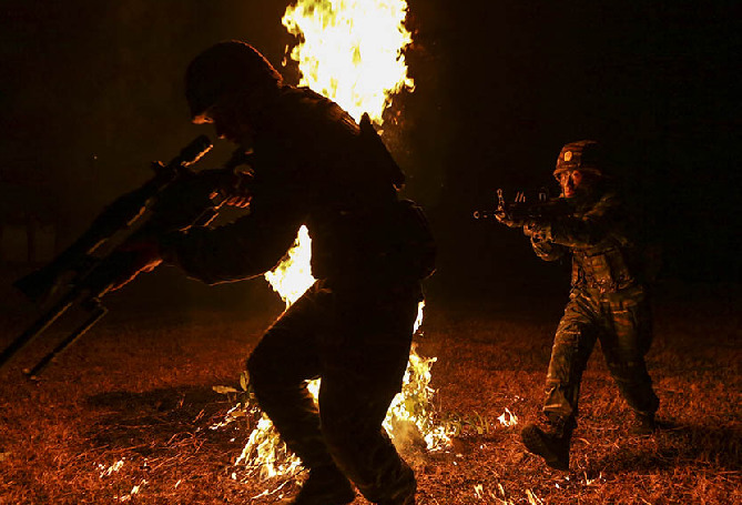 強軍DNA|福利貼，快來瞧狙擊手的瞄準(zhǔn)鏡里是啥樣