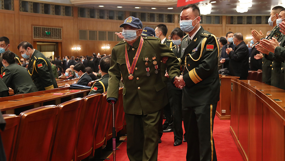 志愿軍老戰(zhàn)士、老同志入場(chǎng)