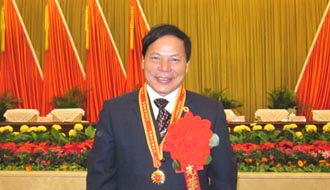 楊斌圣獲省勞動(dòng)模范稱號(hào)