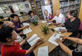 北市社區(qū)居民干部熱議《辯證看 務實辦&mdash;&mdash;理論熱點面對面&middot;2012》