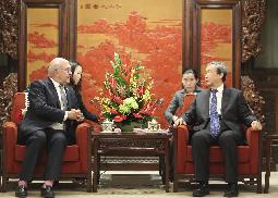 馬凱會(huì)見(jiàn)法國(guó)財(cái)長(zhǎng)