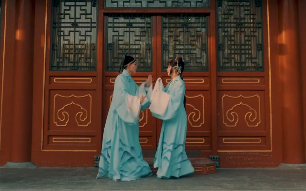 如花美眷，似水流年，說(shuō)的是戲中詞，道的是人間情