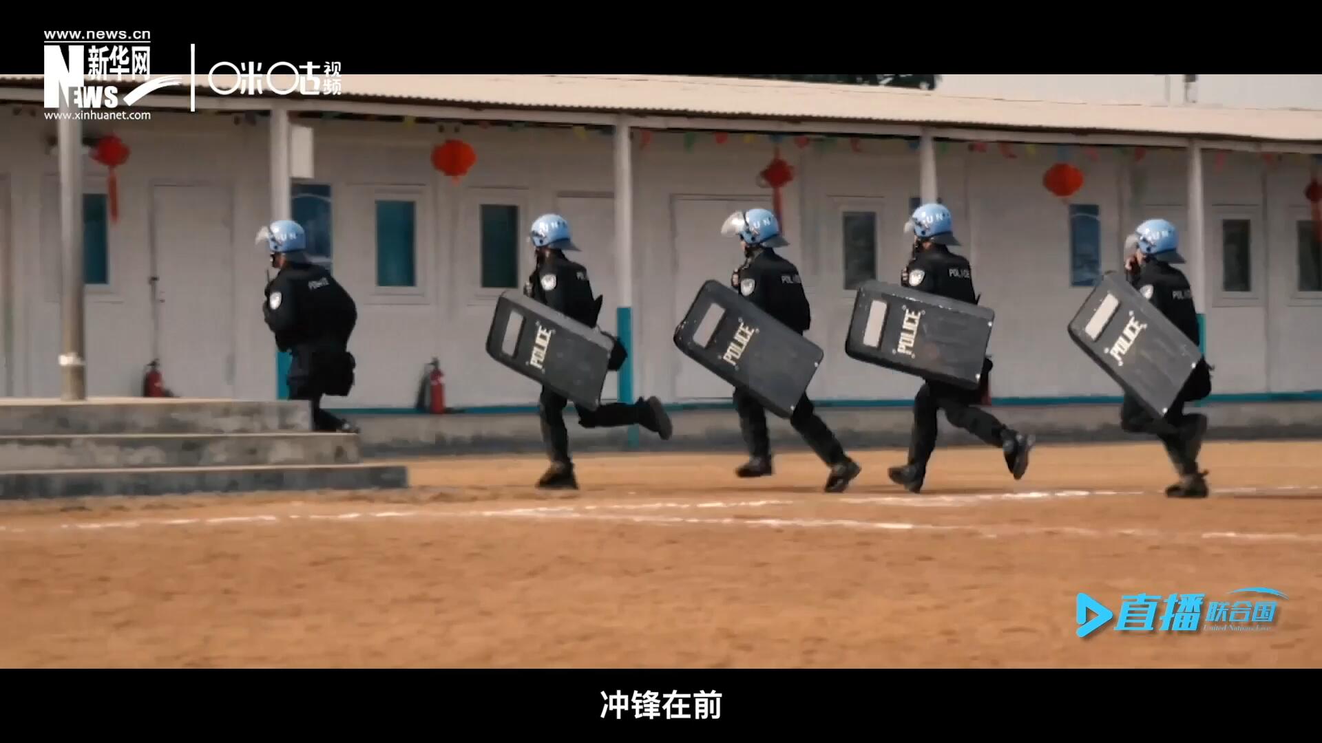 有這樣一支隊(duì)伍，他們不畏艱險(xiǎn)，沖鋒在前，頭戴藍(lán)盔，為和平而戰(zhàn)，他們的名字叫做聯(lián)合國(guó)維和部隊(duì)。