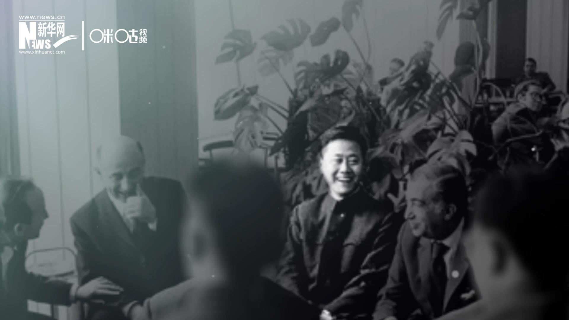 照片里的這個人是高梁，原新華社國際部記者。原本作為代表團隨行記者的他接到通知，由他帶領一支先遣小組先行去紐約。