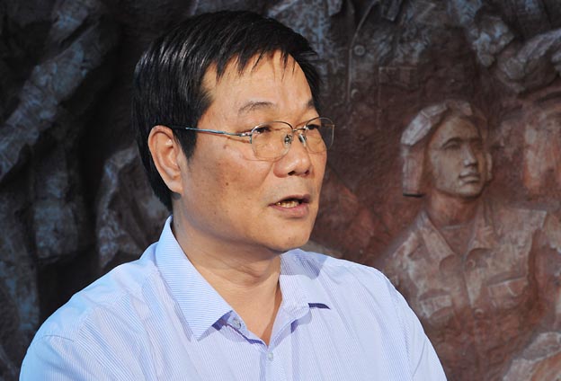 我們把黨的政治優(yōu)勢和現(xiàn)代企業(yè)制度優(yōu)勢結合起來，建立完善決策、執(zhí)行、監(jiān)督三個體系。