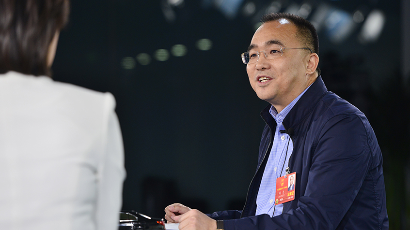 閻志：加強山區(qū)交通建設 打造&ldquo;旅游+電商&rdquo;的一&ldquo;進&rdquo;一&ldquo;出&rdquo;扶貧模式