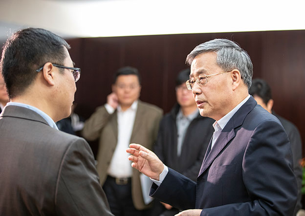 讓銀行業(yè)金融機(jī)構(gòu)愿意做、能夠做、也會(huì)做民營(yíng)企業(yè)業(yè)務(wù)