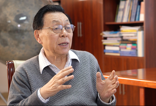 與月球背面建立聯(lián)系，而且測控和通信鏈路要暢通