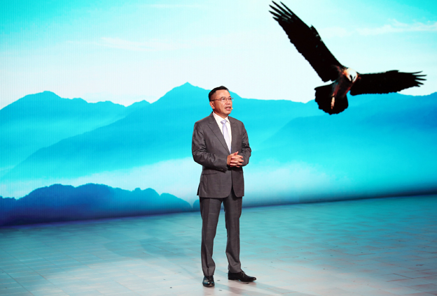 一定要在技術(shù)創(chuàng)新能力上力求突破，我們才會(huì)在全球的產(chǎn)業(yè)鏈中占據(jù)更高的地位