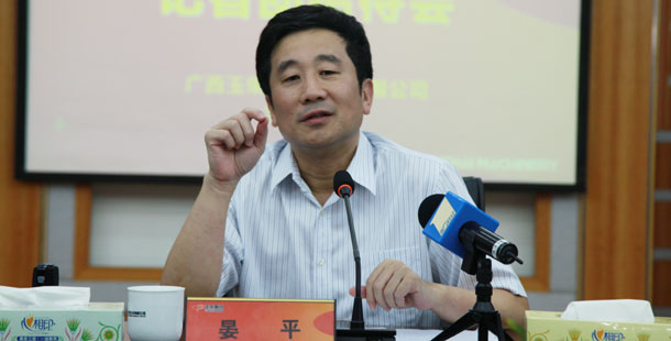 玉柴集團公司董事局主席晏平&mdash;&mdash;大家可能不一定認(rèn)識我，但是大家一定坐過裝配玉柴發(fā)動機的客車、公交車，因為玉柴發(fā)動機裝配在全國超過60%的客車、公交車上。玉柴發(fā)動機能夠陪伴大家上班、回家、逛街，我很自豪。我們將繼續(xù)制造更多更好的綠色產(chǎn)品，造福社會和百姓。