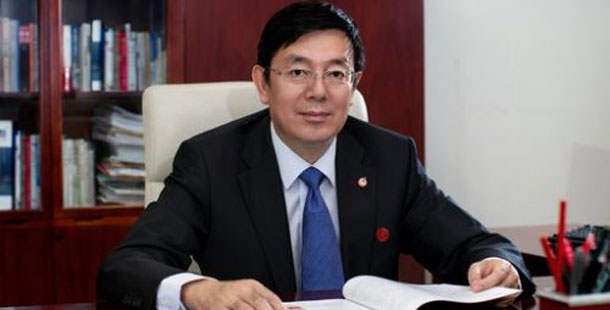 中航飛機董事長、分黨組書記方玉峰&mdash;&mdash;中航飛機要想同國際航空產(chǎn)業(yè)強者過招，必須與市場全面接軌，逐步褪去傳統(tǒng)國有企業(yè)的&ldquo;光環(huán)&rdquo;。這就要求我們?nèi)ν七M企業(yè)改革，利用上市平臺，建立先進的法人治理結(jié)構(gòu)，建立高效的、敏捷反應(yīng)的價值創(chuàng)造主體。