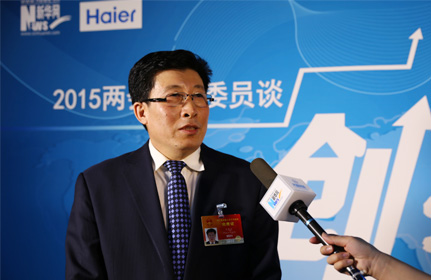 &ldquo;面對這種新型的、農(nóng)業(yè)轉(zhuǎn)型的項(xiàng)目，政府各級部門也都在研究怎么落實(shí)，還有很多細(xì)節(jié)上的問題。&rdquo;