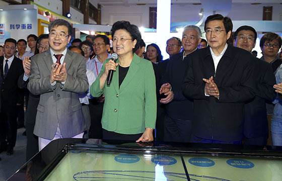 劉延?xùn)|、郭金龍參加2016年全國(guó)科技活動(dòng)周活動(dòng)