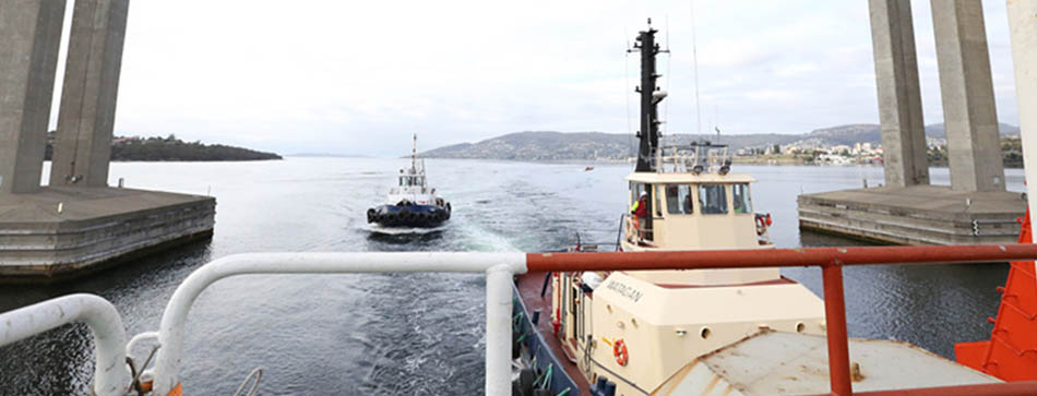 &ldquo;雪龍&rdquo;號?？堪拇罄麃喕舭吞馗垩a(bǔ)給(高清)