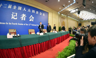 尚福林、劉士余、項(xiàng)俊波等步入會(huì)場(chǎng)