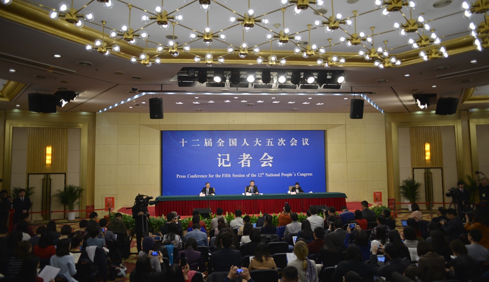 回放:環(huán)保部部長(zhǎng)陳吉寧就“加強(qiáng)生態(tài)環(huán)境保護(hù)”答記者問(wèn)