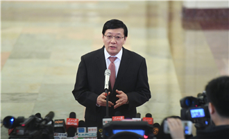 全國(guó)社?；鹄硎聲?huì)理事長(zhǎng)樓繼偉接受采訪