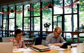 中國成就，世界矚目&mdash;&mdash;來自基層蹲點(diǎn)現(xiàn)場的報(bào)道